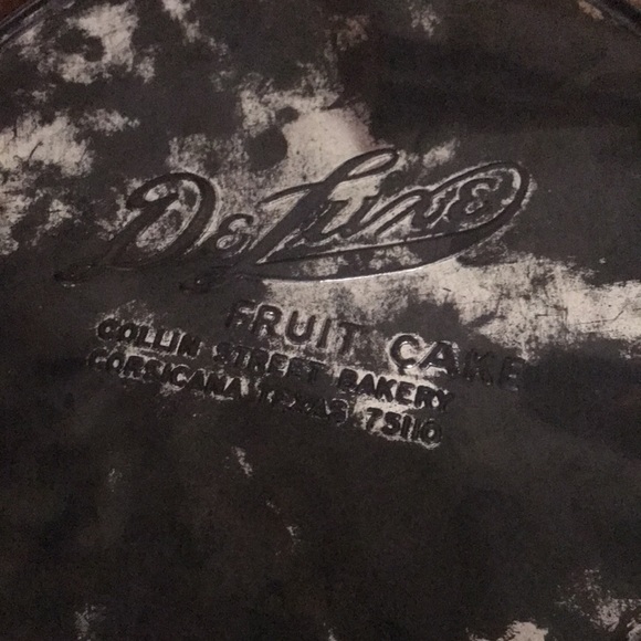 Vintage 1940s, 1950s and 1960s Decorative Christmas Metal Tins. Set of 3 - Picture 12 of 13